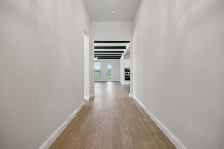 Spacious, unfurnished interior of a new home in Mayfield Farms, Arlington (Image 15).