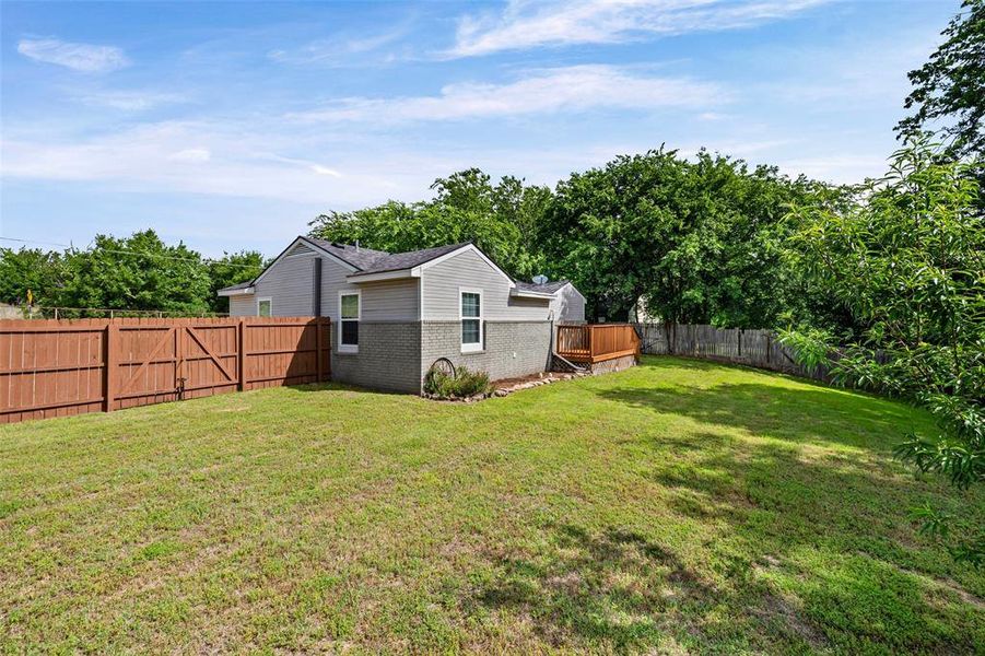 Exterior details and patio area of a home in , Weatherford (Image 23). Exterior details and patio area of a home in , Weatherford (Image 23).