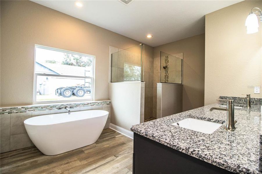 Furnished interior view inside a new home in , Bartow (Image 11).