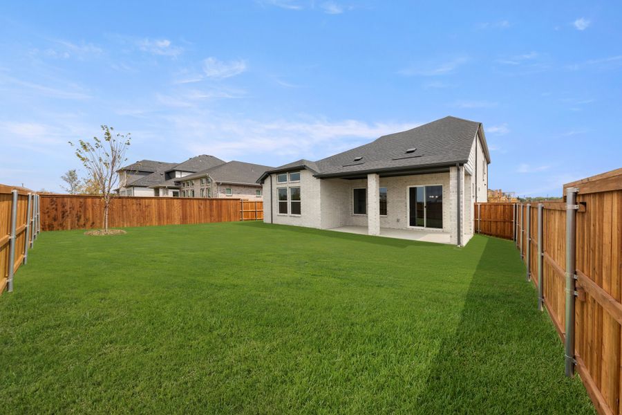 Exterior details and patio area of a home in Ten Mile Creek, Celina (Image 23).