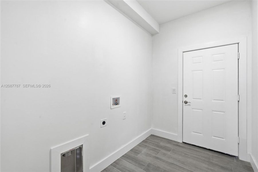 Spacious, unfurnished interior of a new home in , Cape Coral (Image 17). Spacious, unfurnished interior of a new home in , Cape Coral (Image 17).