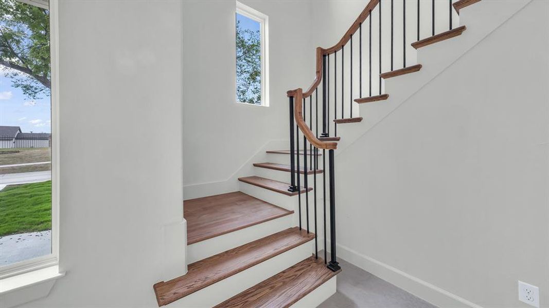 Spacious, unfurnished interior of a new home in , Aledo (Image 17).