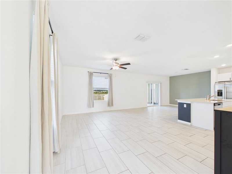 Spacious, unfurnished interior of a new home in Two Rivers, Zephyrhills (Image 21).