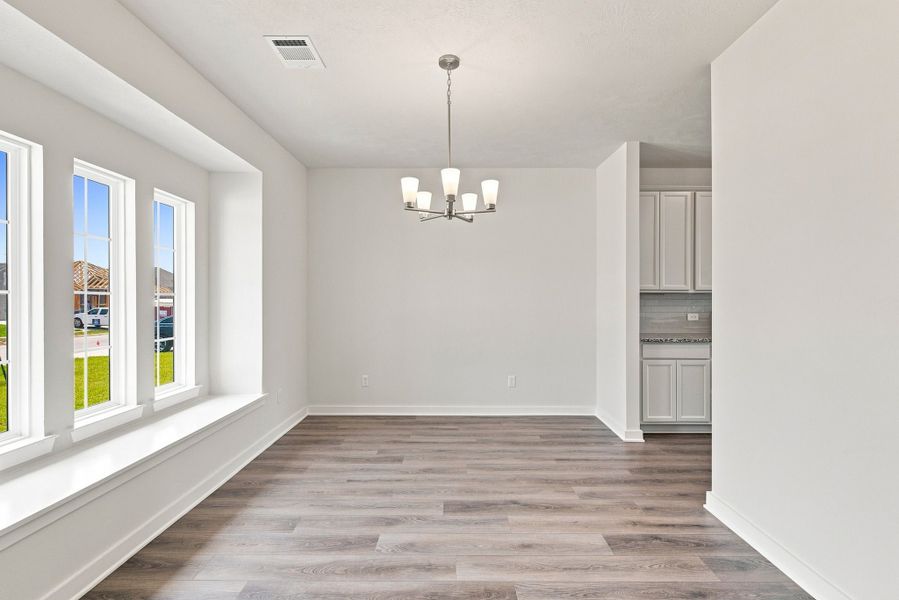 Spacious, unfurnished interior of a new home in Pleasant Hill, Bryan (Image 8).