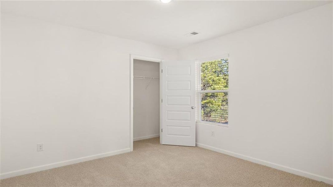 Spacious, unfurnished interior of a new home in Bridle Creek, Locust Grove (Image 31).