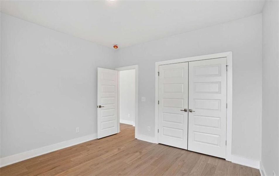 Spacious, unfurnished interior of a new home in , Stockbridge (Image 12).