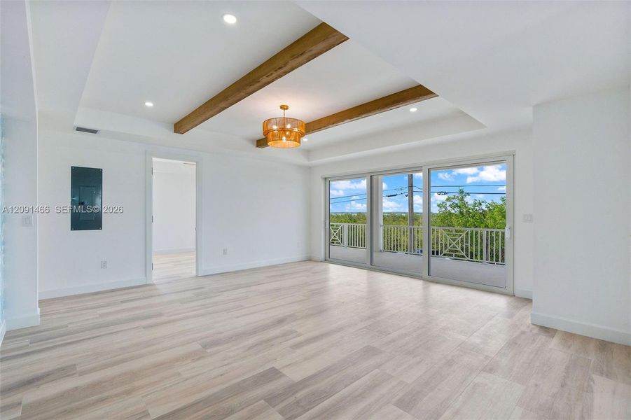 Spacious, unfurnished interior of a new home in , Tavernier (Image 83).