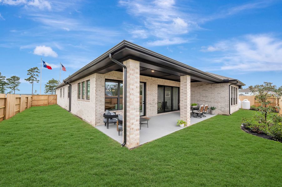 Representative exterior details of a home built from the The Ortega by David Weekley Homes in Sundance Cove Lakeside - Overlook View Collection, Crosby (Image 4).