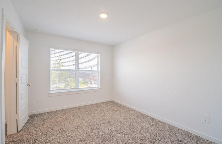 Spacious, unfurnished interior of a new home in Tamarron, Katy (Image 15).