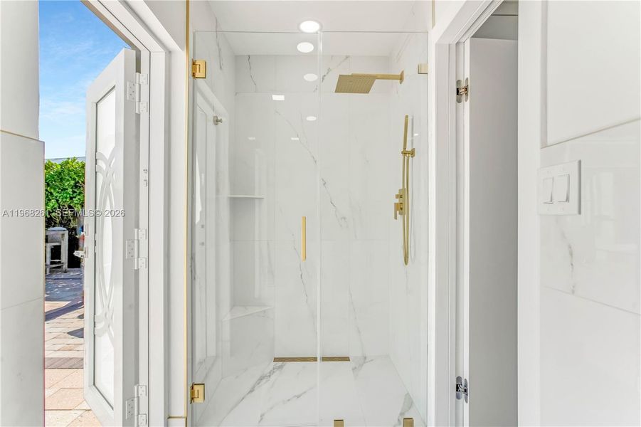 Spacious, unfurnished interior of a new home in , Surfside (Image 20).