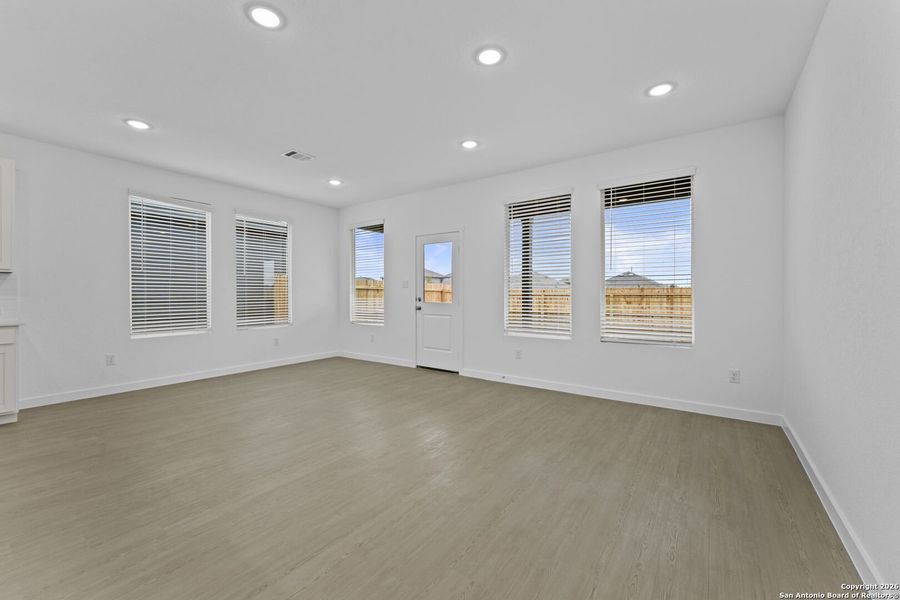 Spacious, unfurnished interior of a new home in Voss Farms, New Braunfels (Image 28).