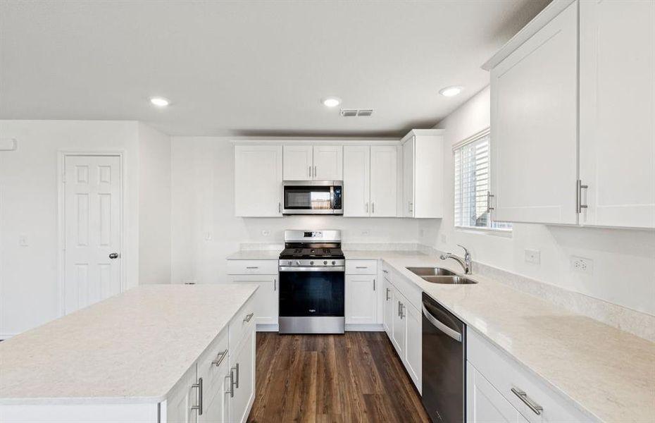 Spacious kitchen with eat-in bartop island