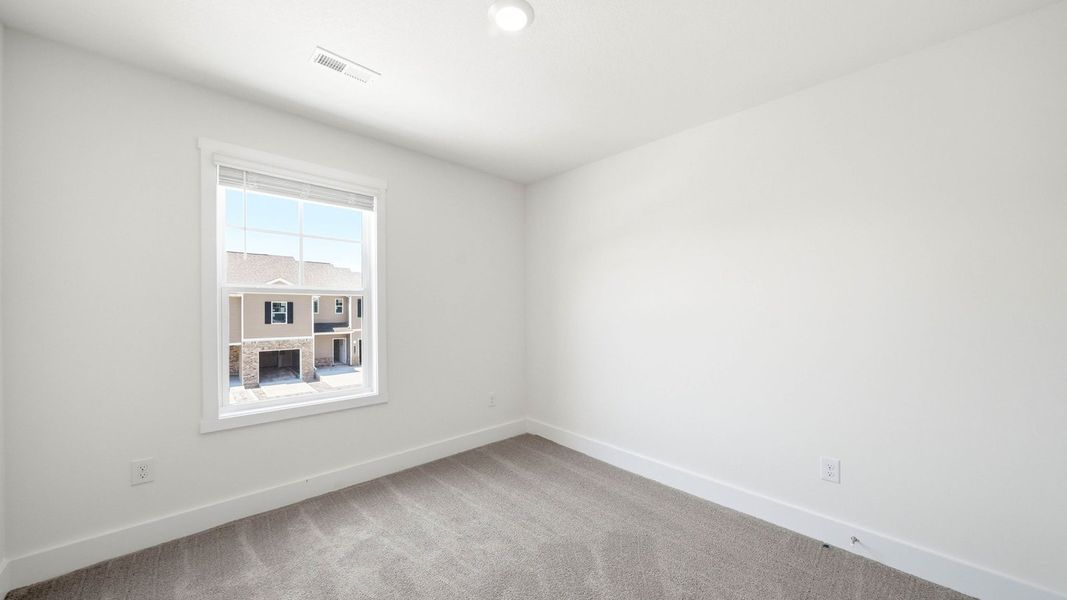 Spacious, unfurnished interior of a new home in Cherokee Crossing, Kodak (Image 20).