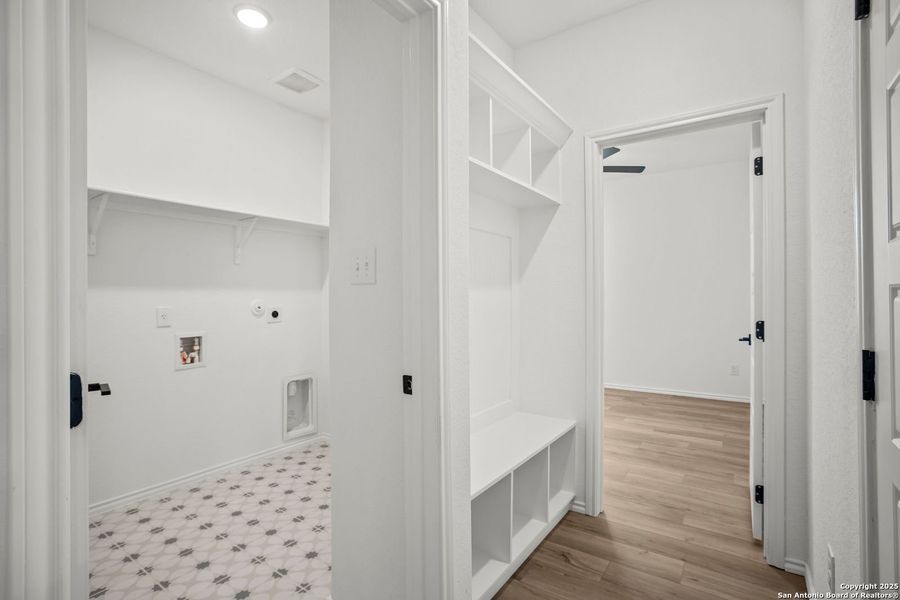 Spacious, unfurnished interior of a new home in Comanche Ridge, San Antonio (Image 29). Spacious, unfurnished interior of a new home in Comanche Ridge, San Antonio (Image 29).