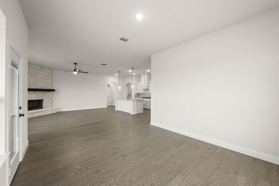 389 Paddle Boat- Dining-3286