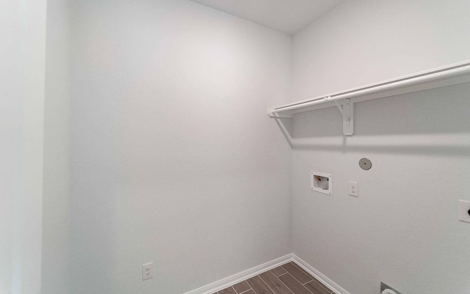 Spacious, unfurnished interior of a new home in Caney Mills, Conroe (Image 12).