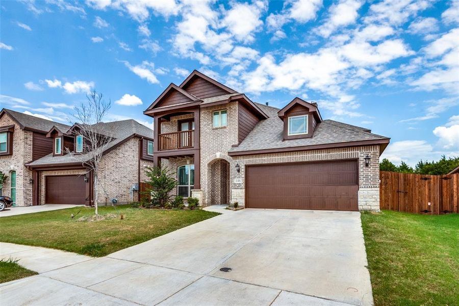 Craftsman house with a balcony and a front yard