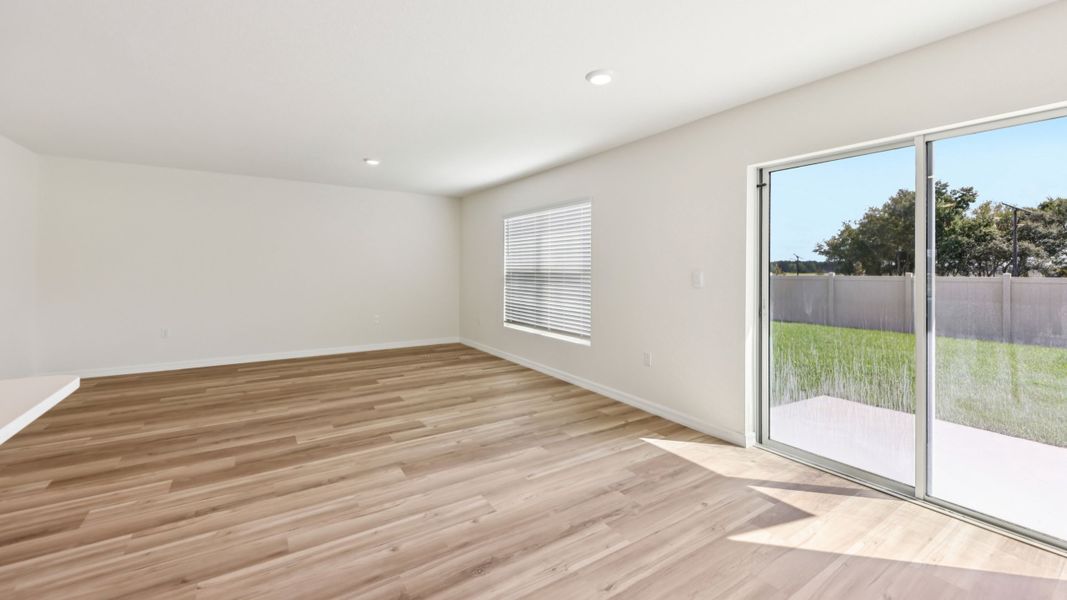 Representative unfurnished interior of a home built from the DAKOTA by D.R. Horton in Marion County Spot Lots, Ocala (Image 16).