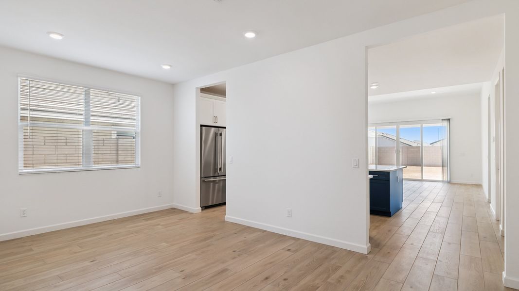 Spacious, unfurnished interior of a new home in Zanjero Pass, Waddell (Image 28).