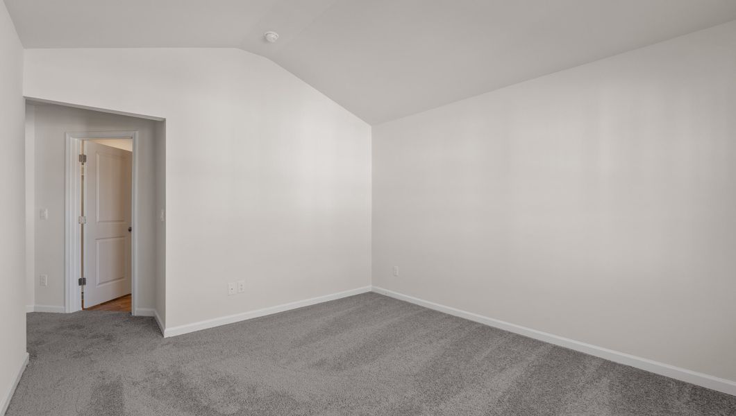 Spacious, unfurnished interior of a new home in Tanglewood Townes, Greenville (Image 20).