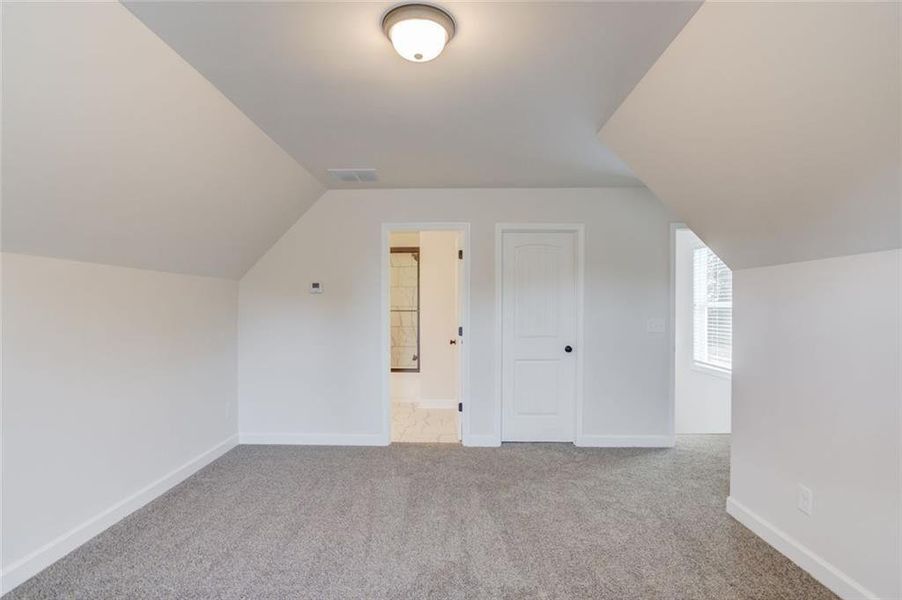 Spacious, unfurnished interior of a new home in , Lula (Image 5).