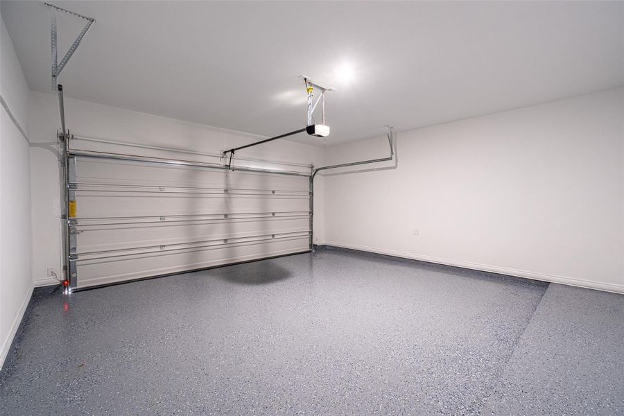 Spacious, unfurnished interior of a new home in , Huntsville (Image 23).