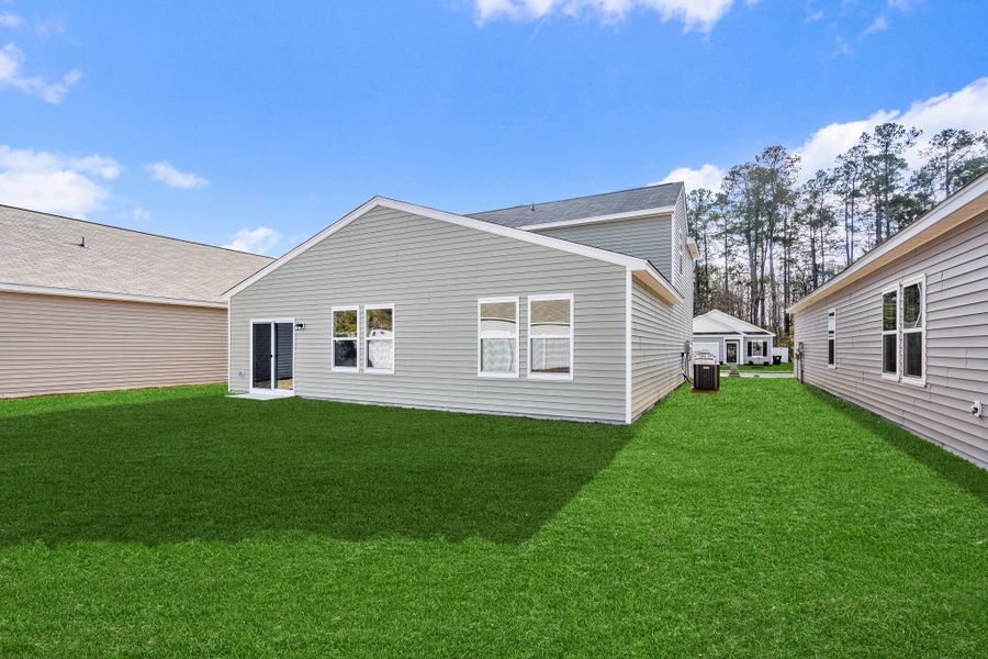 Representative exterior details of a home built from the Hubble by Starlight Homes in Andalusia, Loris (Image 4).