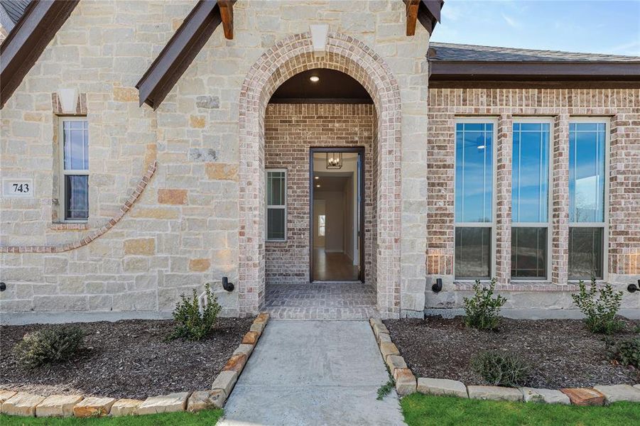 Exterior details and patio area of a home in Crystal Lake Estates, Red Oak (Image 3).