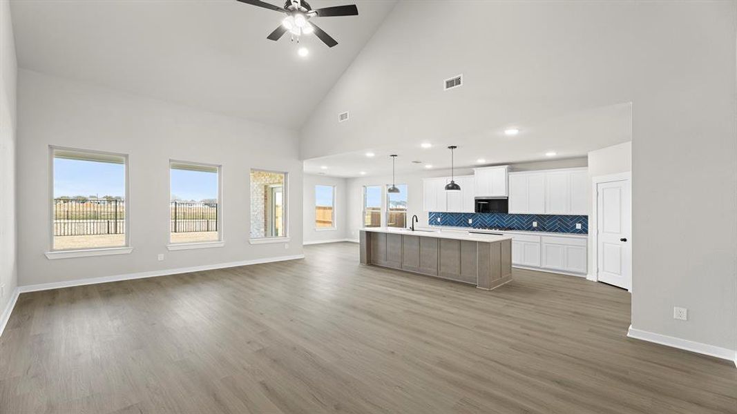 05. 9305 Shadow - Family 05. 9305 Shadow - Family