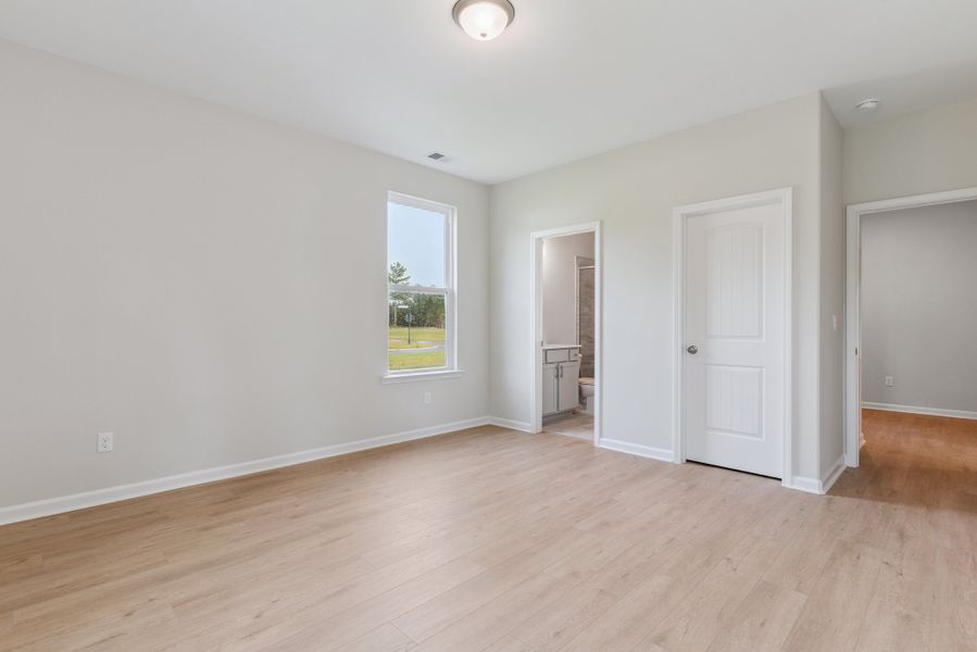Spacious, unfurnished interior of a new home in NorthShore on the St. Marys River, Kingsland (Image 28). Spacious, unfurnished interior of a new home in NorthShore on the St. Marys River, Kingsland (Image 28).