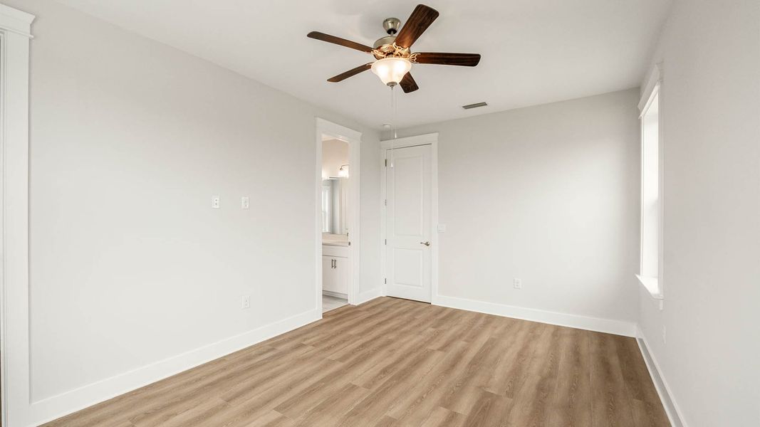 Spacious, unfurnished interior of a new home in Redfish Cove at Cape San Blas, Port Saint Joe (Image 29).