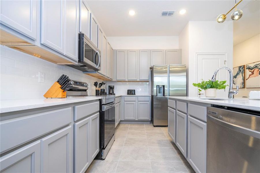 Furnished interior view inside a new home in , Orlando (Image 32).