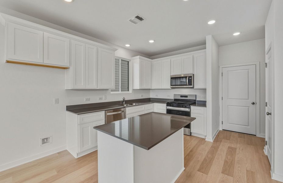 Furnished interior view inside a new home in Alto, San Marcos (Image 7).