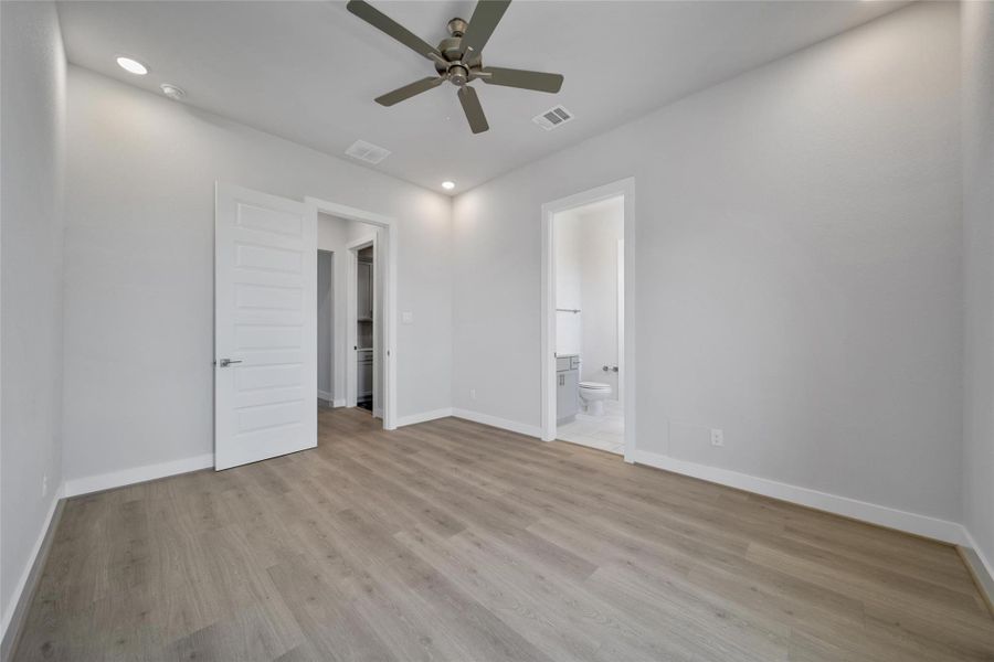 Spacious, unfurnished interior of a new home in Lago Pointe, Seabrook (Image 16). Spacious, unfurnished interior of a new home in Lago Pointe, Seabrook (Image 16).