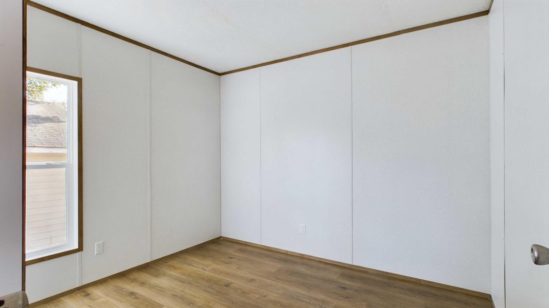 Spacious, unfurnished interior of a new home in , Bonneau (Image 8).