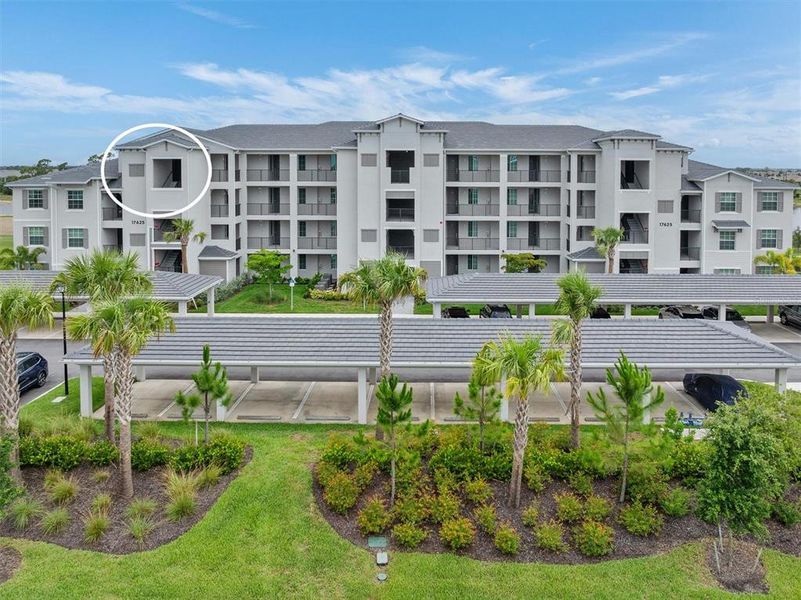 Condo located in Venice, FL showcasing its design and architecture (Image 3).