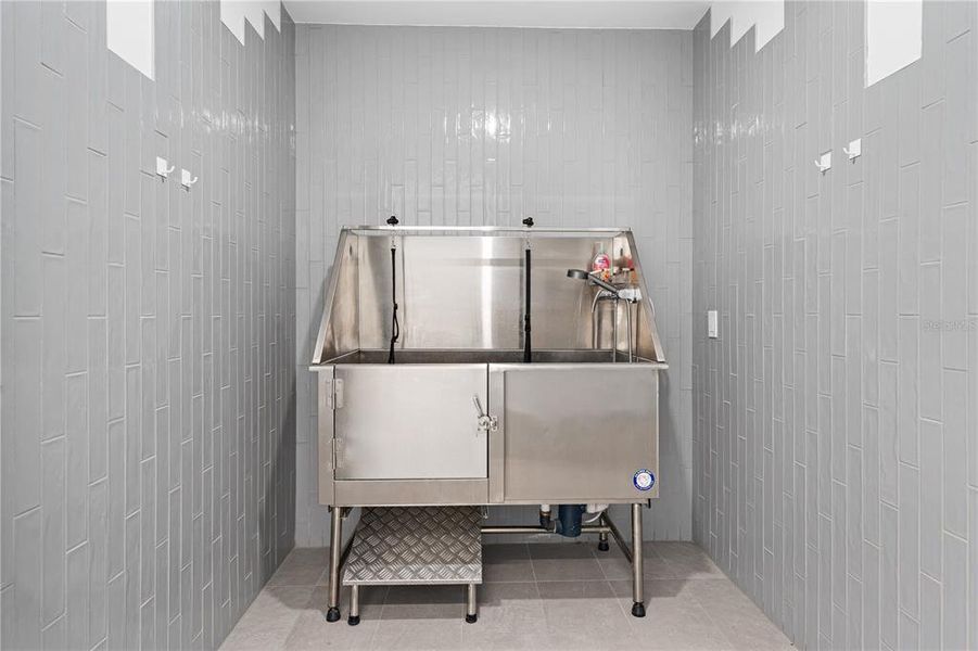 Pet washing room on main amenity floor