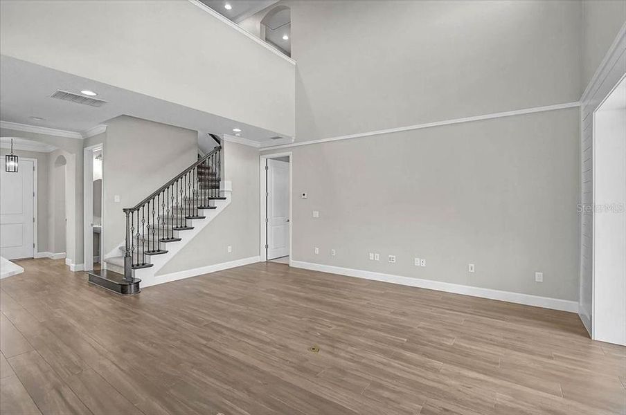 Spacious, unfurnished interior of a new home in , Sarasota (Image 21).