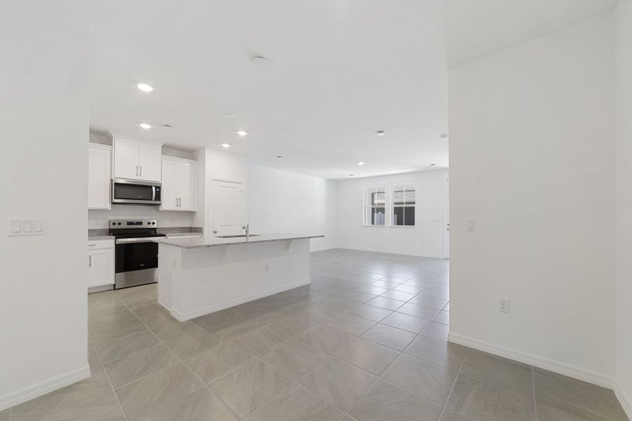 Spacious, unfurnished interior of a new home in Aulin Square, Oviedo (Image 22).