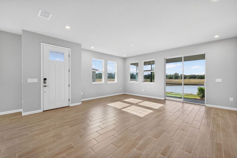 Spacious, unfurnished interior of a new home in Crosswind Ranch, Parrish (Image 11).