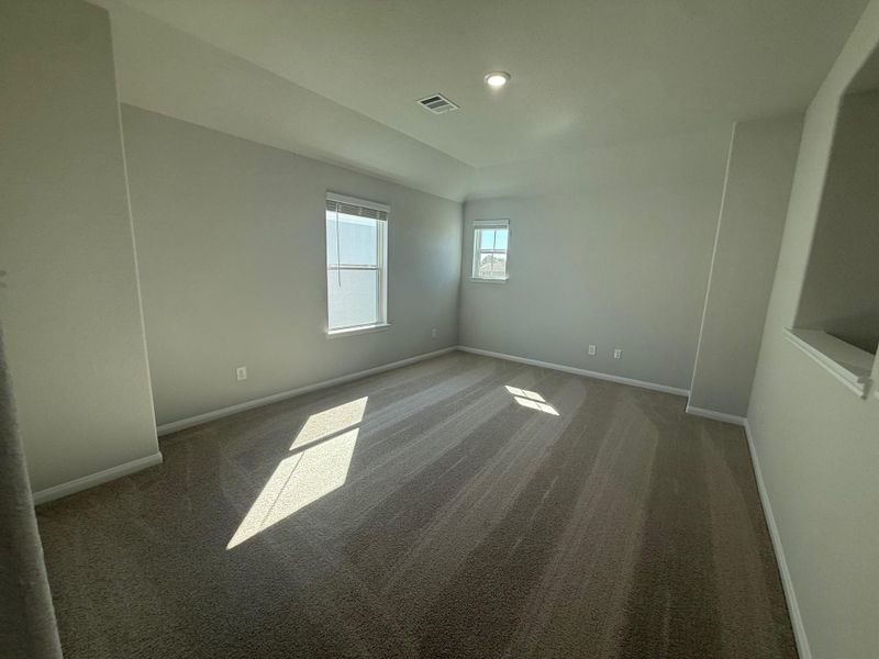 Spacious, unfurnished interior of a new home in Wayside Village, Houston (Image 26).