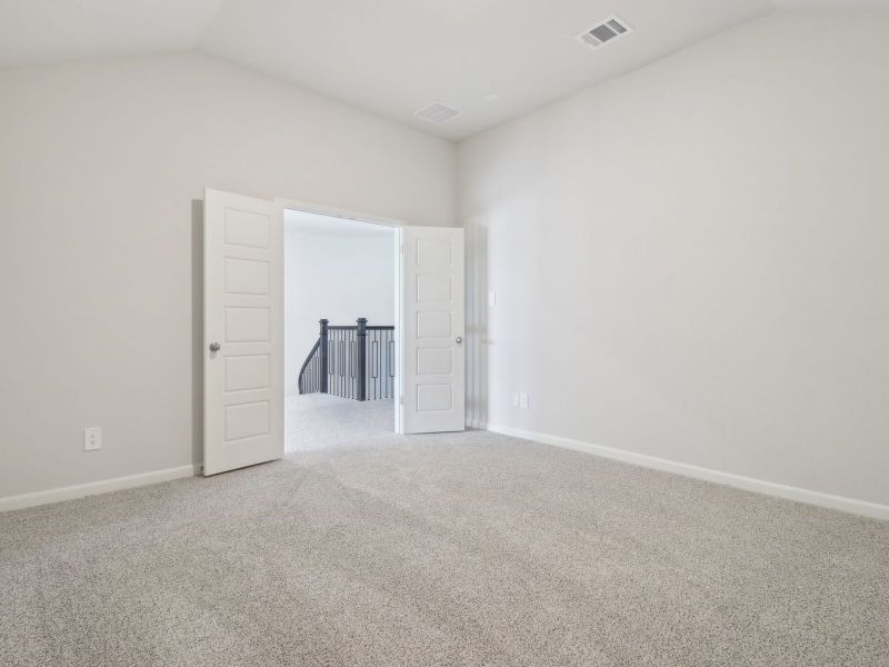 Spacious, unfurnished interior of a new home in Arcadia Ridge - Classic Series, San Antonio (Image 26).