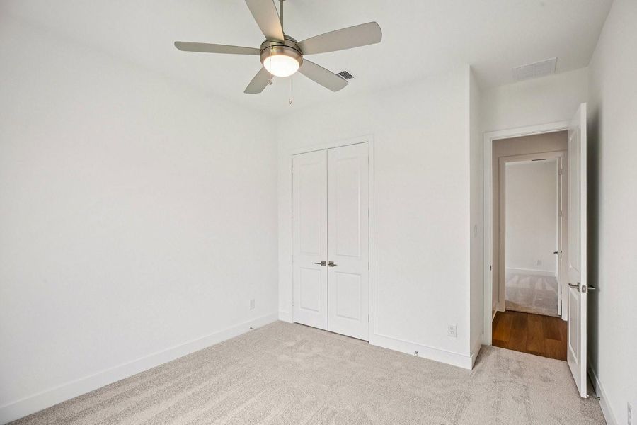 23518 Steely Thicket Bed 23518 Steely Thicket Bed