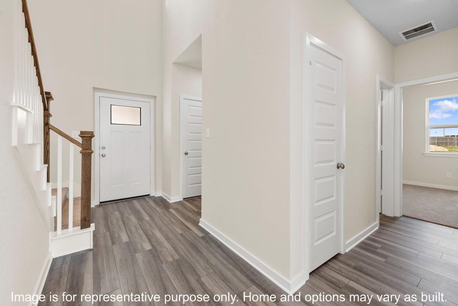 Spacious, unfurnished interior of a new home in , Brenham (Image 4).
