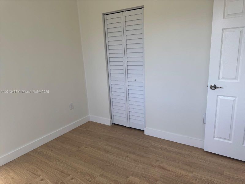 Spacious, unfurnished interior of a new home in , Port Charlotte (Image 25).