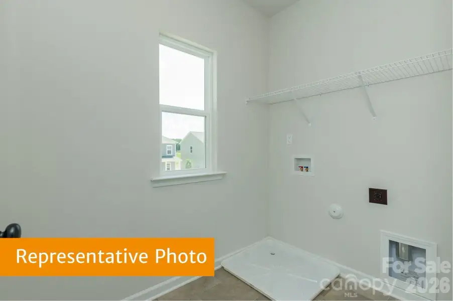 Spacious, unfurnished interior of a new home in Sunset Meadows, Charlotte (Image 9).
