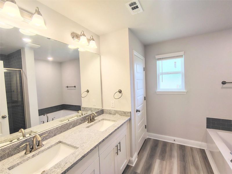 STOCK PHOTO PRIMARY BATH