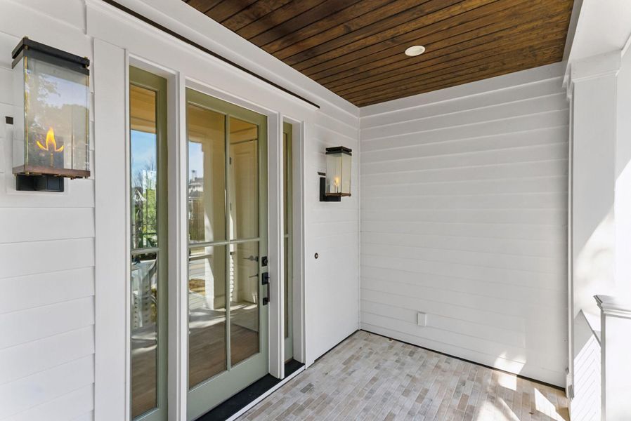 Exterior details and patio area of a home in Daniel Island Park, Charleston (Image 4).