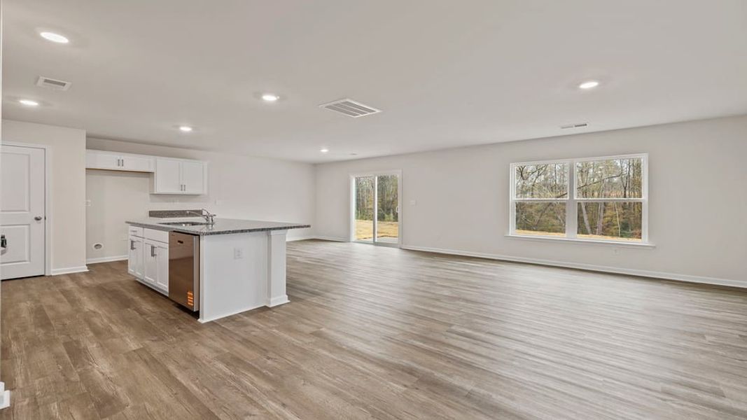 Spacious, unfurnished interior of a new home in Seneca Falls, Seneca (Image 16).