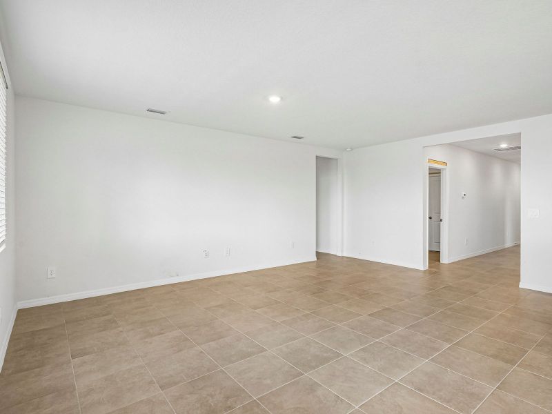Spacious, unfurnished interior of a new home in The Reserve at Van Oaks, Auburndale (Image 11).